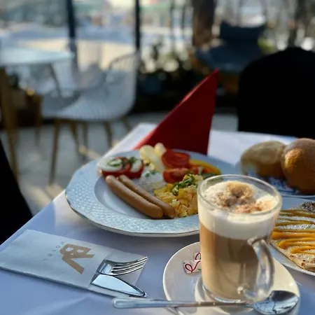 Bella Vista Hotel 3*